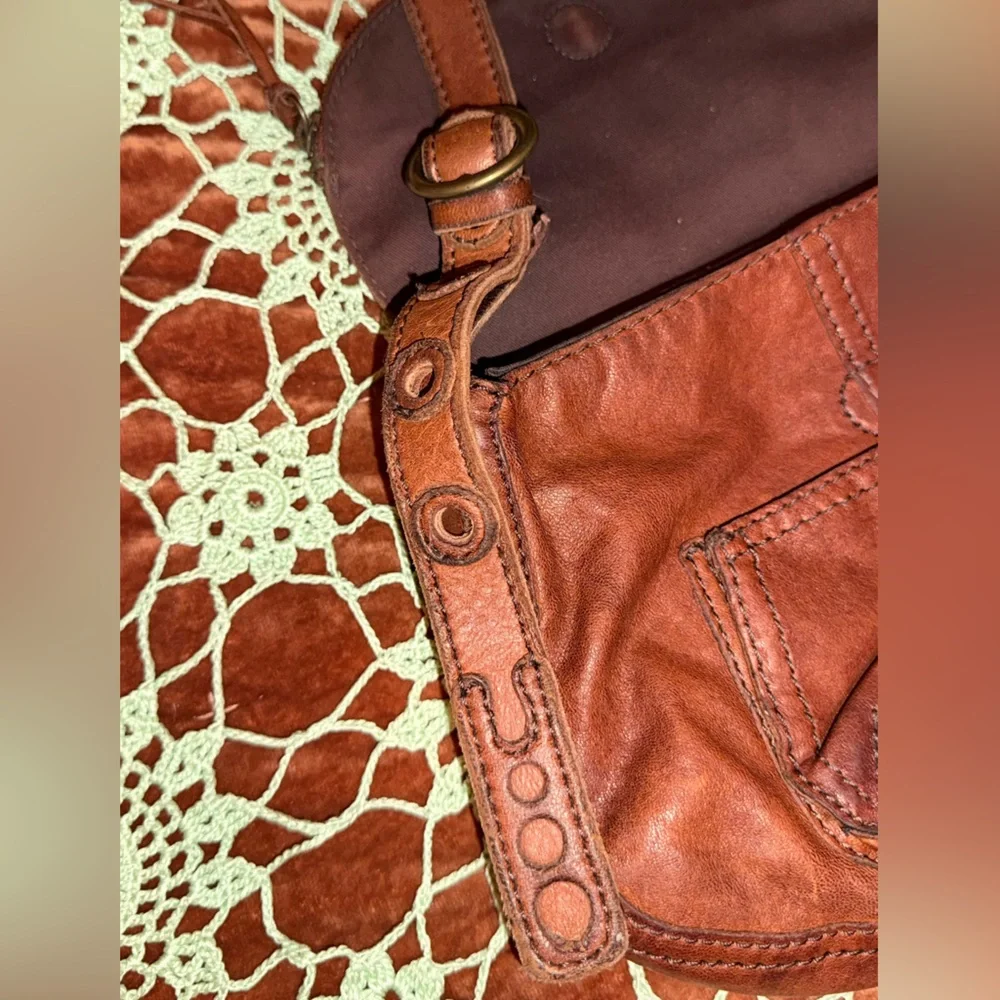 🍀 Lucky Brand Adjustable Leather Crossbody Bag - Picture 7 of 11